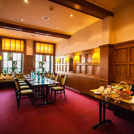 杜特斯赫尔酒店 *