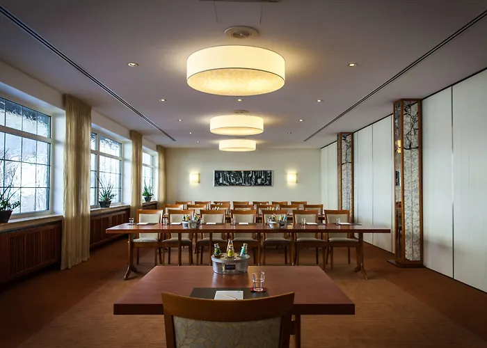 מלון Deutscher Hof 3*